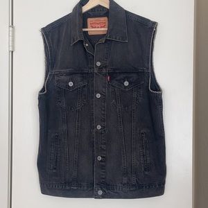 LEVIS grey denim vest